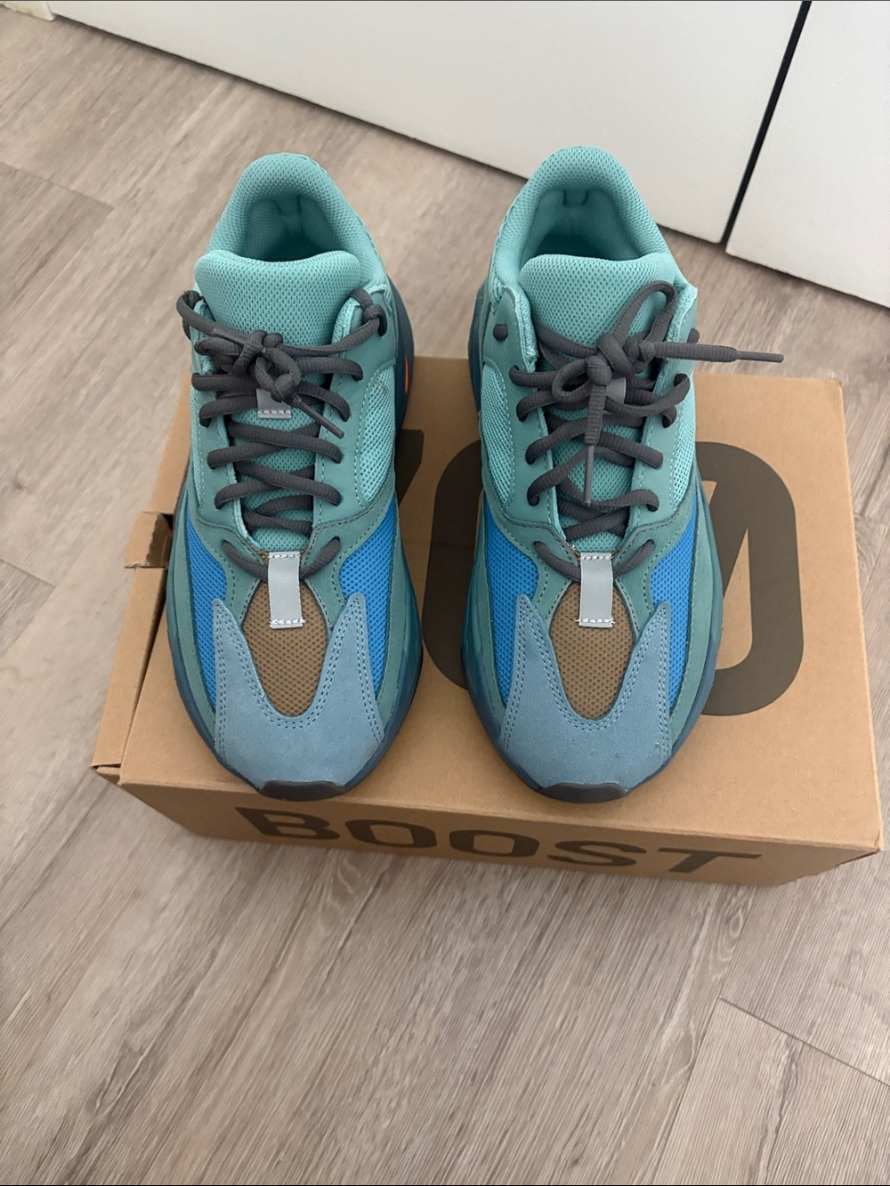 Mens Teal Multi-Color Athletic Sneakers worn once